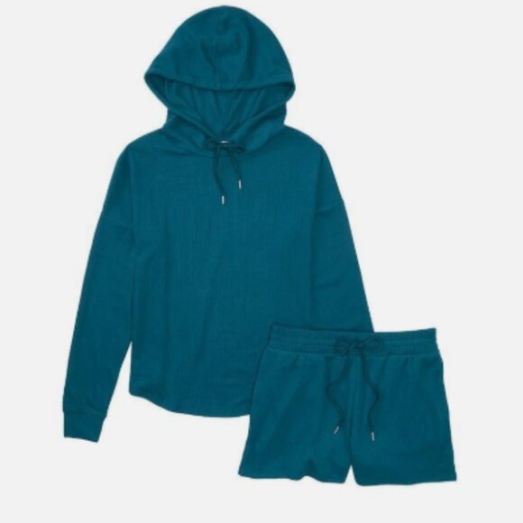 Victoria's Secret Women's Hoodie and Shorts Set - Picture 6 of 6